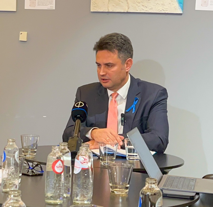 E832876C-F5BF-4D6F-AD50-891E54BB7B7D