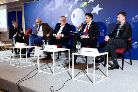 Márki-Zay Lengyelországban: Míg Kaczynskinek egy macskája volt, Orbáné a fél ország