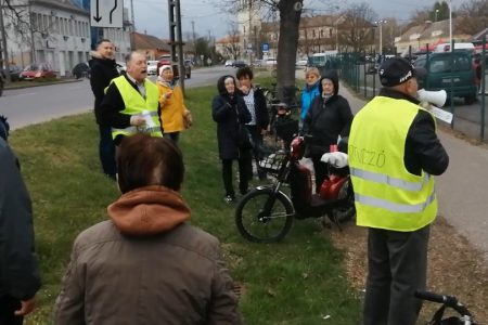 „Stop propaganda!”- követelték a mai villámcsődületen