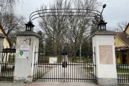 Magyar Péter holnap a bicskei gyermekotthonba menne be