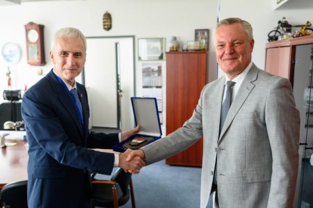 Budapestre látogatott az Interpol főtitkára