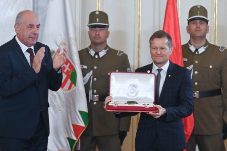 Krausz Ferenc fizikus vehette át a Magyar Szent István Rendet