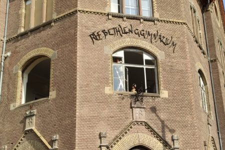 Tizenhárom ablakot cserélnek a Bethlen gimnázium épületén