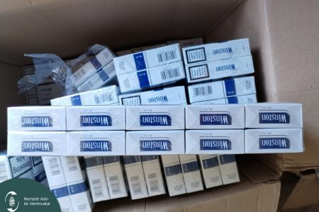 Zugárusok kínálták a csempészcigit a piacon