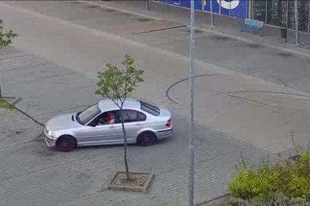 Kétszer is felsült a driftelő BMW-s – videó