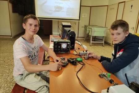 A következő magyar űrhajóssal is kapcsolatot teremtenének a vásárhelyi rádióamatőrök