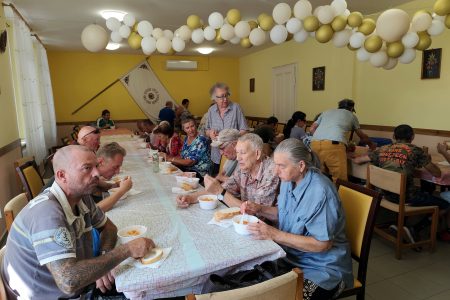 Több mint ötszáz adag bolognai húsos tésztát főztek a rászorulóknak a Mátyás utcai Olvasókörben vasárnap