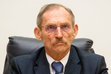 Cenzorokat csinálna az iskolaigazgatókból a belügy a tankönyv-szigorítási törvénnyel