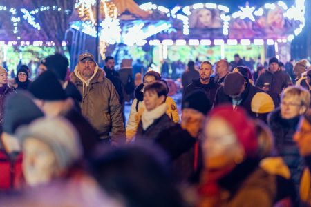 „Jobb meggyújtani egy gyertyát, mint a sötétségről panaszkodni” – megnyílt az adventi vásár