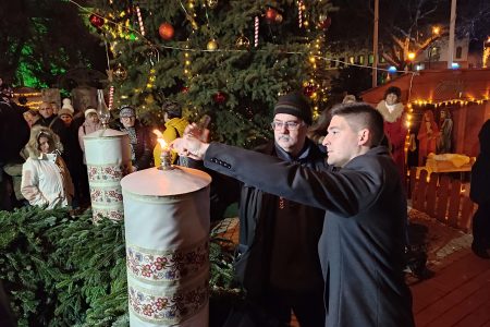 Szeibel Máté gyújtotta meg a remény gyertyáját