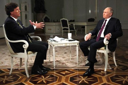 Tucker Carlson szerint Bidenék meg akarták ölni Putyint, de bizonyítékot nem szolgáltatott