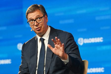 Több ezren tüntettek a kormány ellen Szerbiában