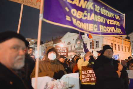 Robert Fico oroszbarát politikája ellen tüntettek a szlovák nagyvárosokban