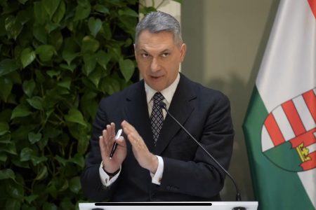 Közlekedésinfón jelentette be Lázár János az ígéreteit