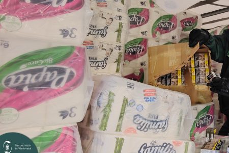 Tisztítószerek közt lapult a 2100 doboz  cigi