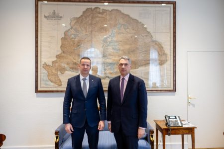 Lázár János a történelmi Magyarország térképe alatt egyeztetett a pártelnökkel a készpénzről