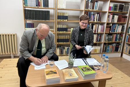 Mit hoz a holnap, ha a szerző olyan katona-ember, akinek nagy lelke van?