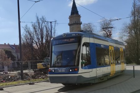 Jelentős késéssel közlekedik a tramtrain a délután folyamán