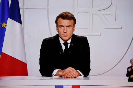 Emmanuel Macron: Az európai országoknak készen kell állniuk, hogy szembenézzenek az orosz fenyegetéssel