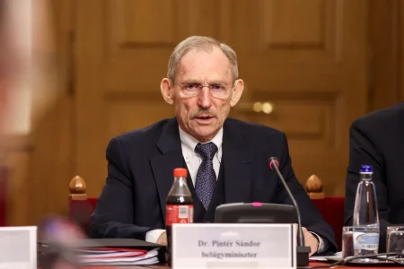 Pintér Sándor: Aki nem tiszteli a magyar törvényeket, nem kell Magyarországon maradnia