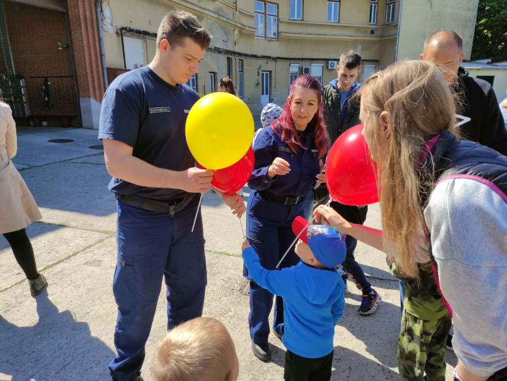 Nyitott szertárkapuk (12)