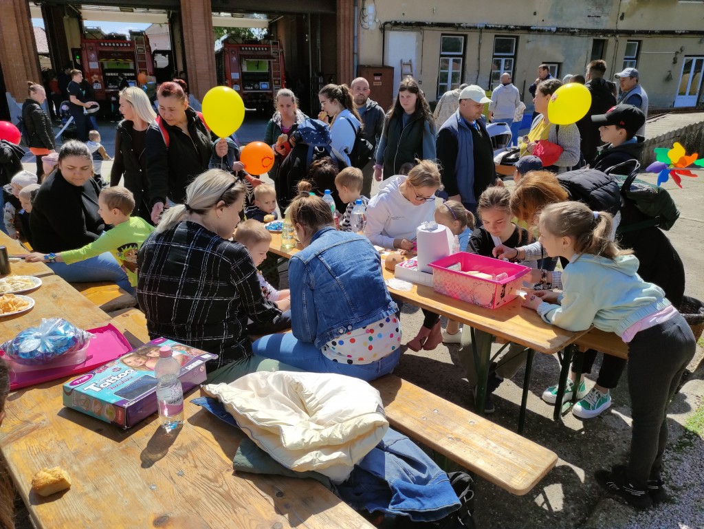 Nyitott szertárkapuk (20)