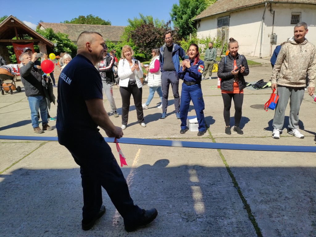 Nyitott szertárkapuk (23)