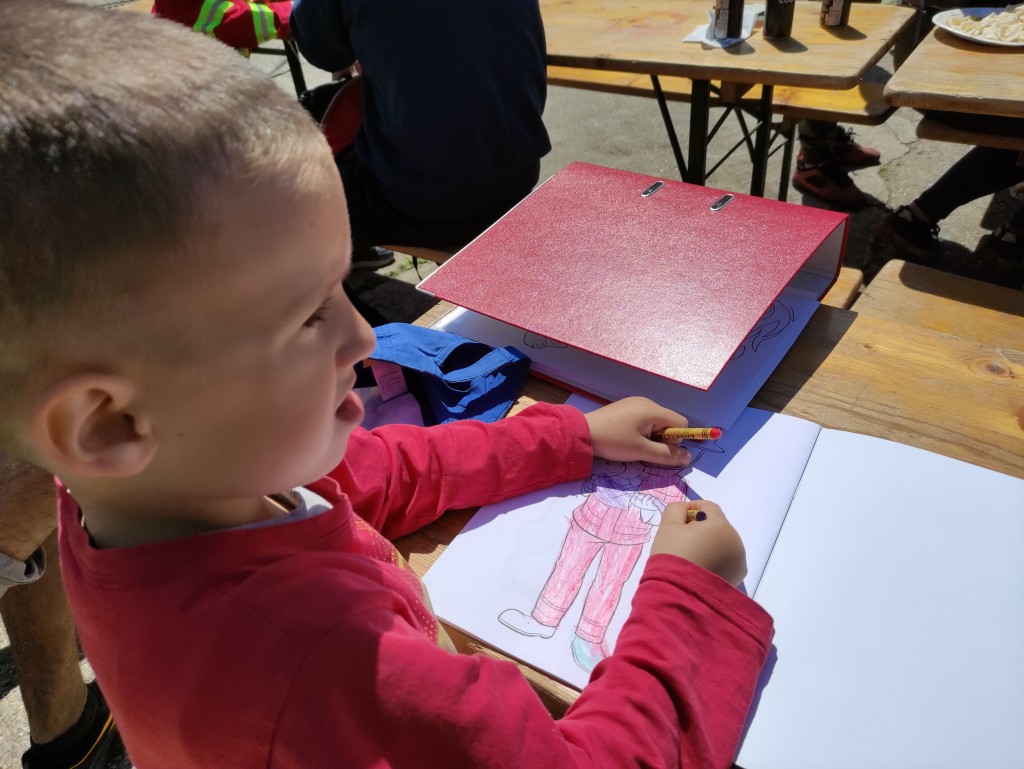 Nyitott szertárkapuk (34)