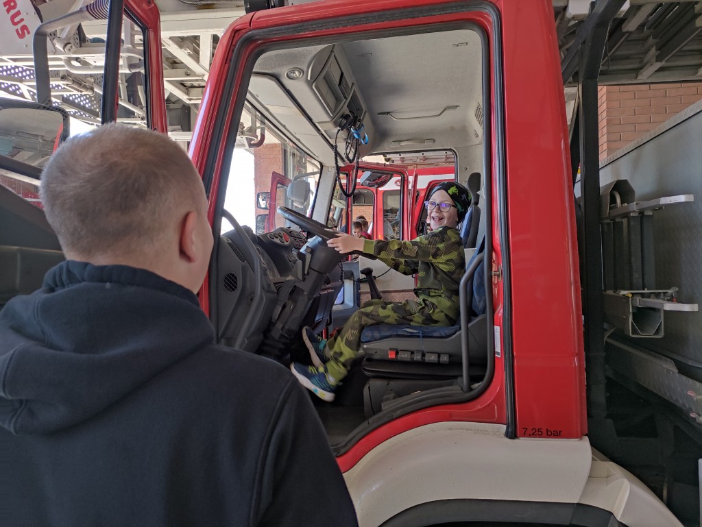 Nyitott szertárkapuk (5)