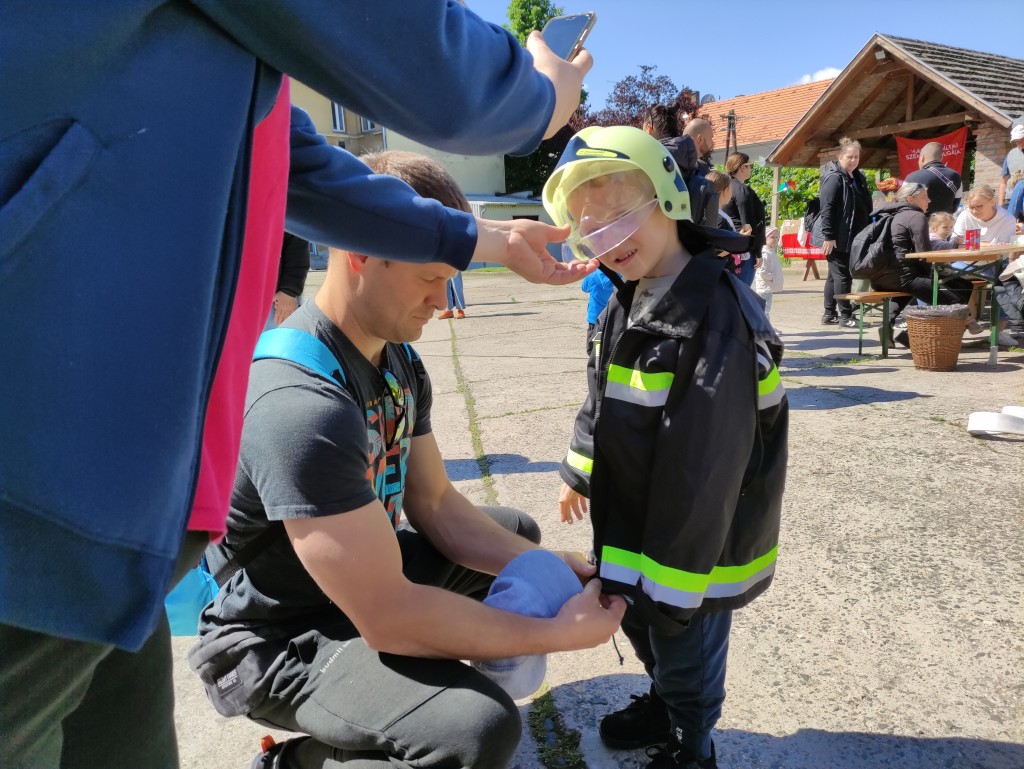 Nyitott szertárkapuk (9)