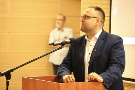 Eltörölné a nyugdíjasoknak járó 15-20 ezer forintos juttatást a szolnoki Fidesz