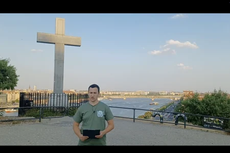 Kilépett a Mi Hazánkból a párt fővárosi elnöke, mert a párt nem akar revíziót