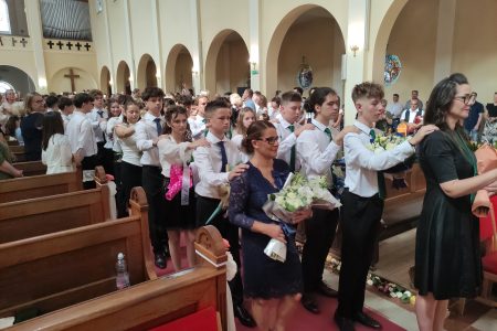 Elballagtak a kertvárosi iskola nyolcadikosai