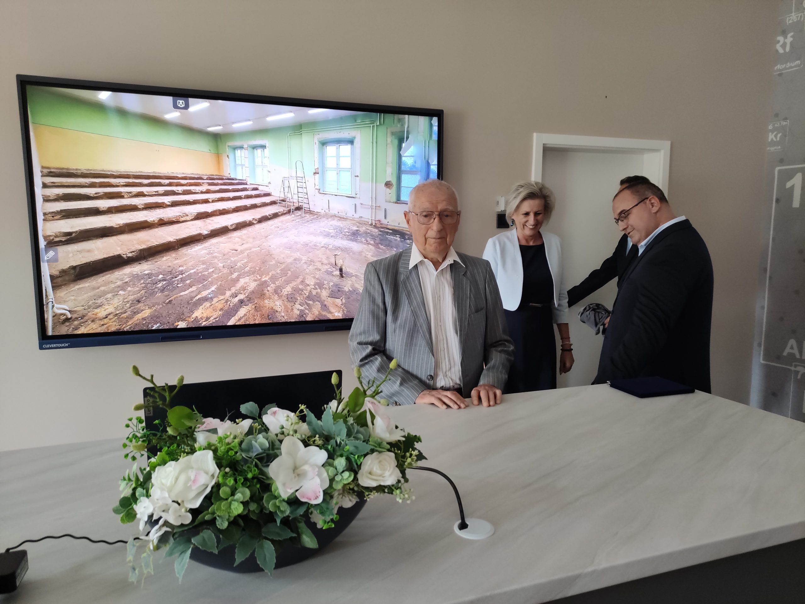 Nagyillés Mihály kémiaelőadó avató az Eötvös technikumban 20250905 (12)