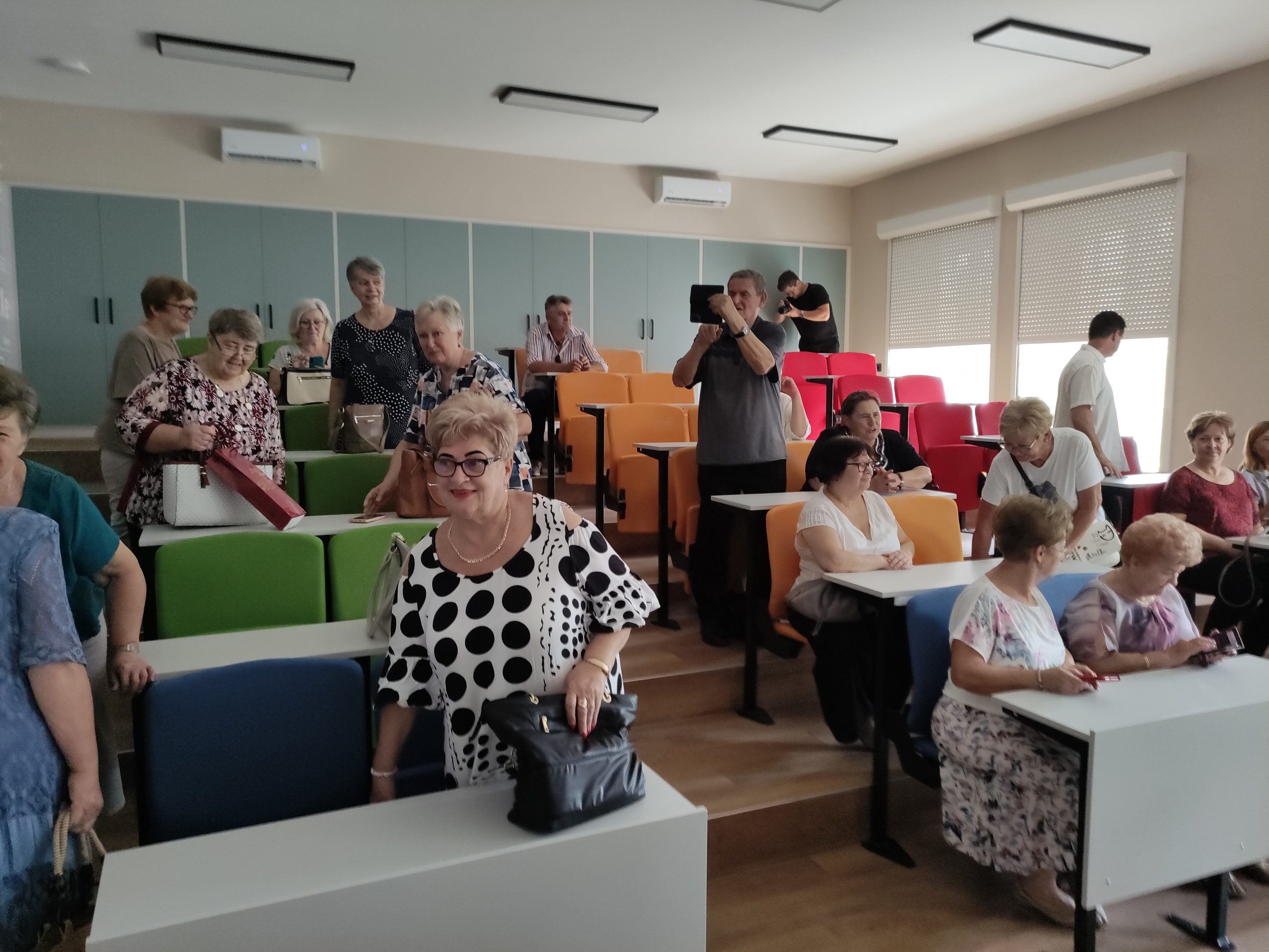 Nagyillés Mihály kémiaelőadó avató az Eötvös technikumban 20250905 (19)