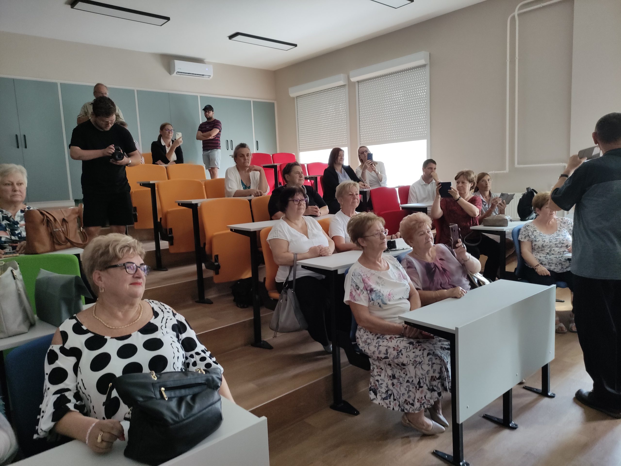 Nagyillés Mihály kémiaelőadó avató az Eötvös technikumban 20250905 (22)