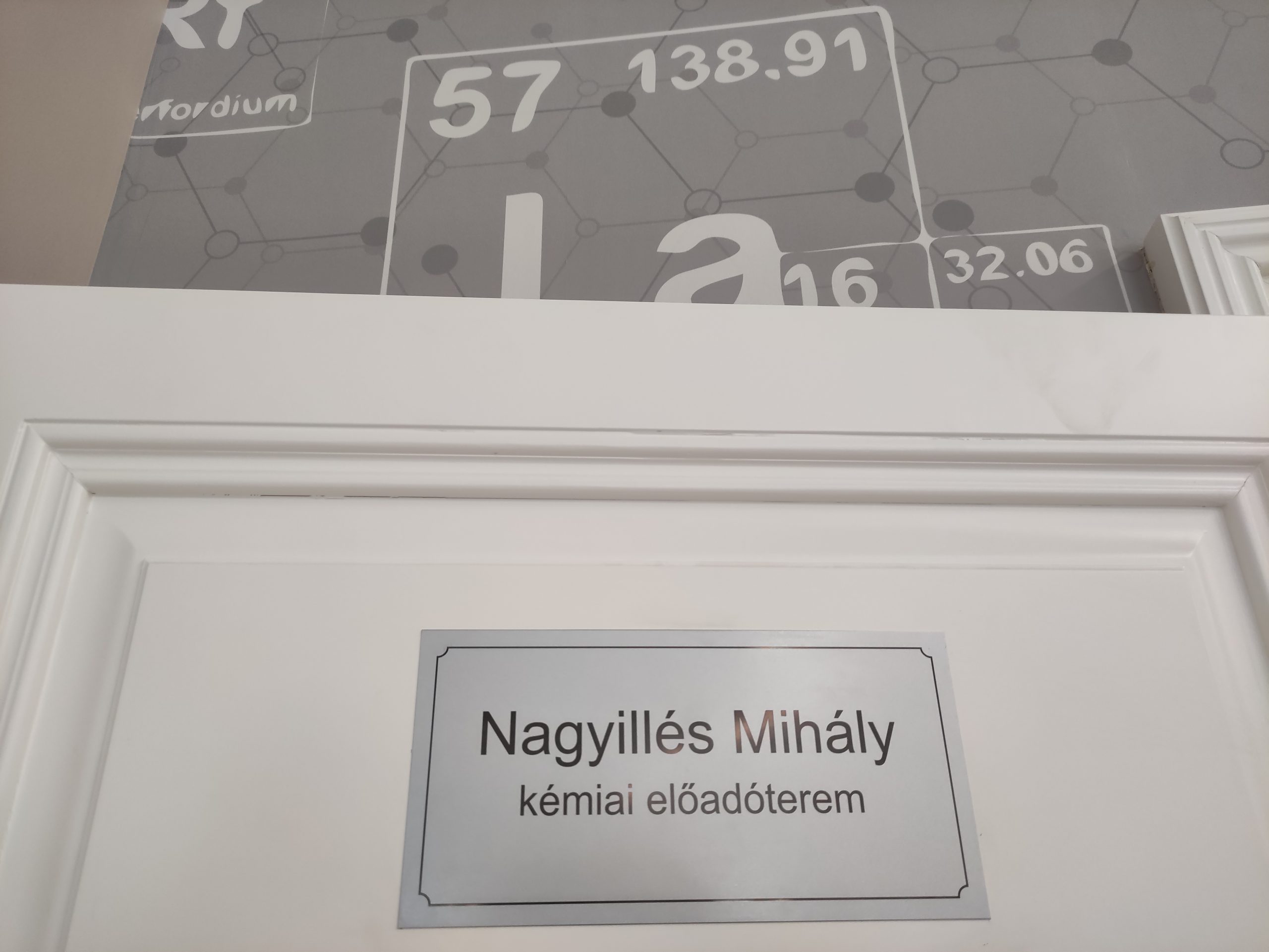 Nagyillés Mihály kémiaelőadó avató az Eötvös technikumban 20250905 (23)