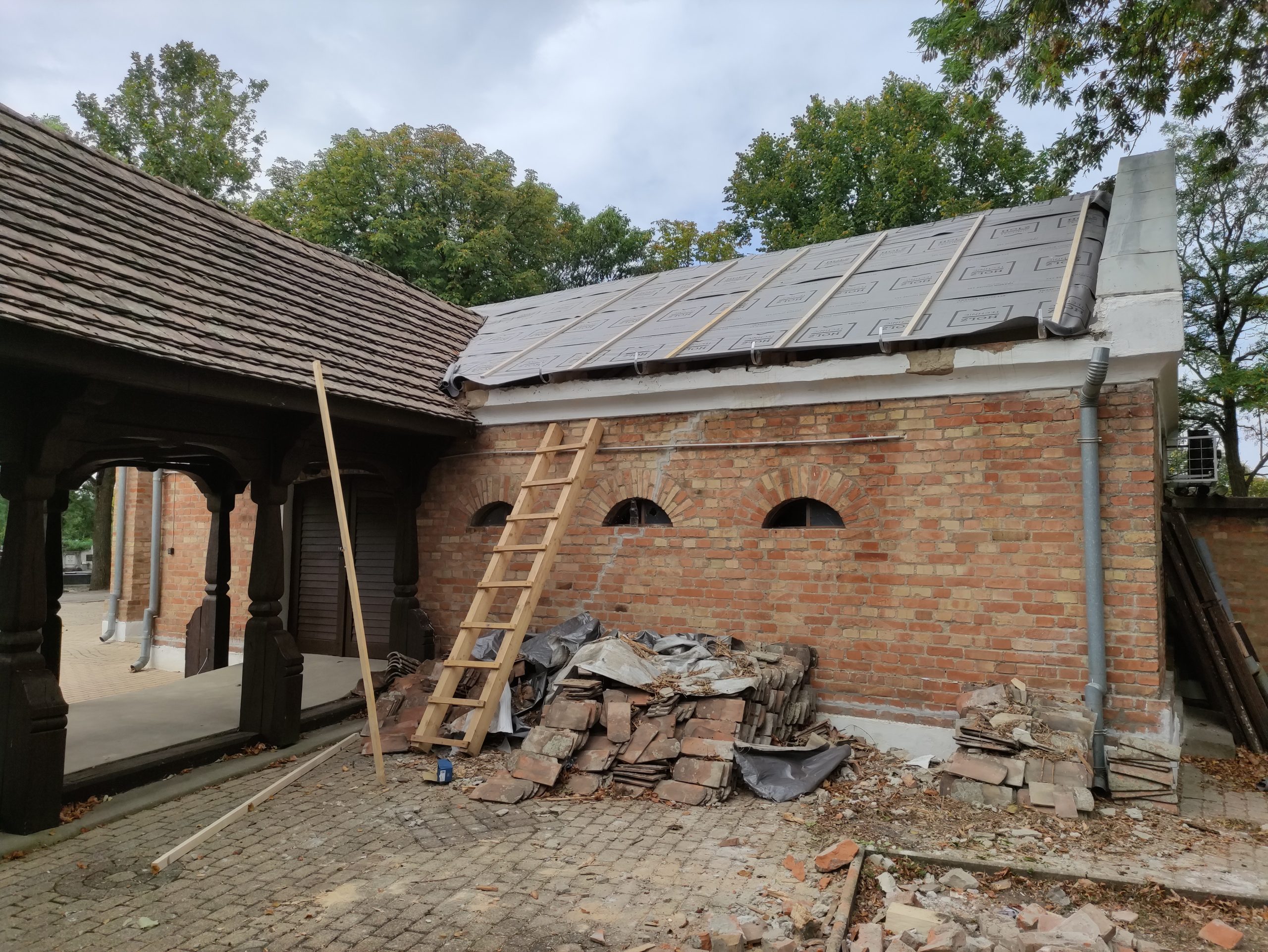 felújítják a Kincses temető ravatalozóját (2)