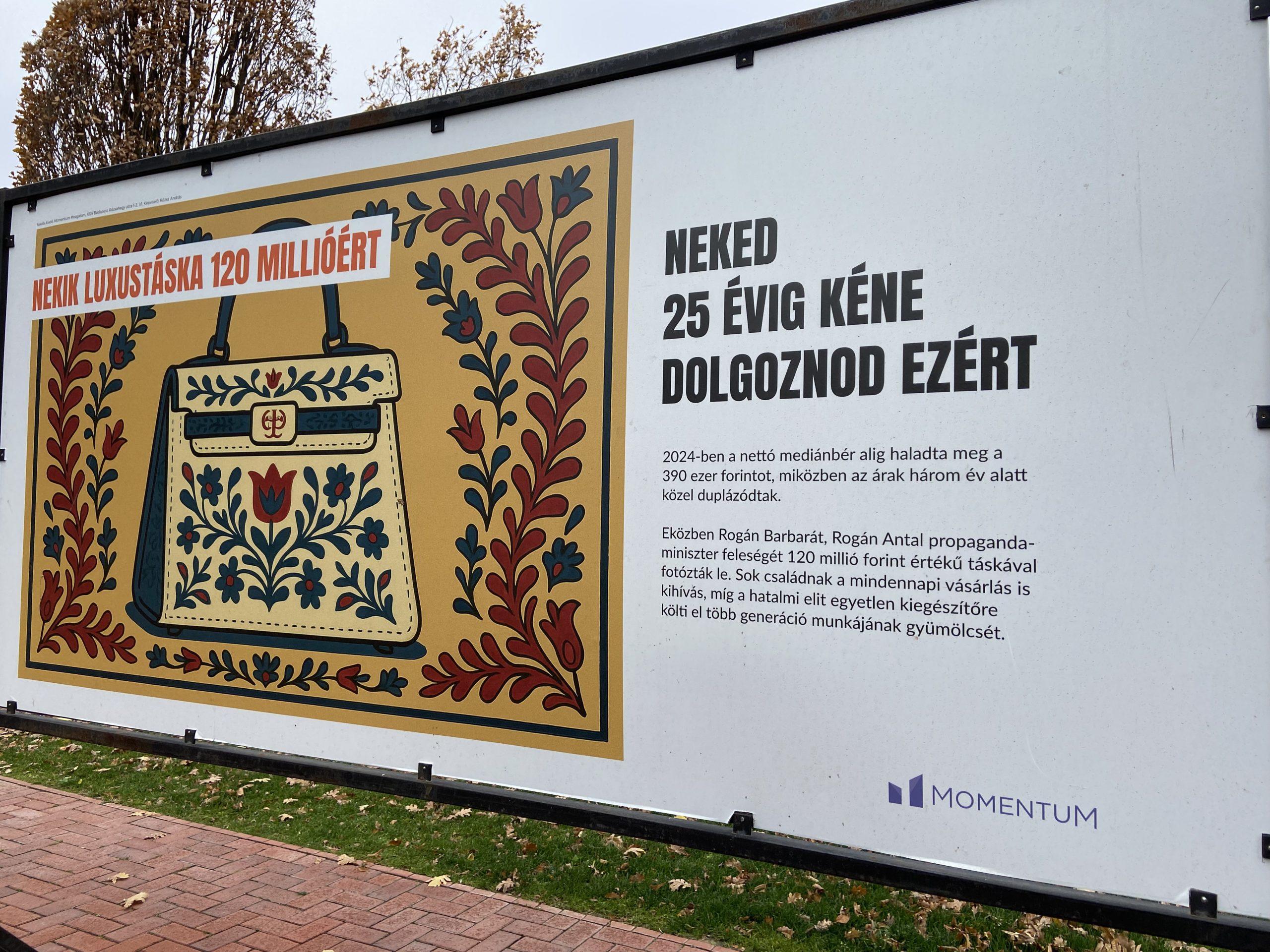 momentum plakátok