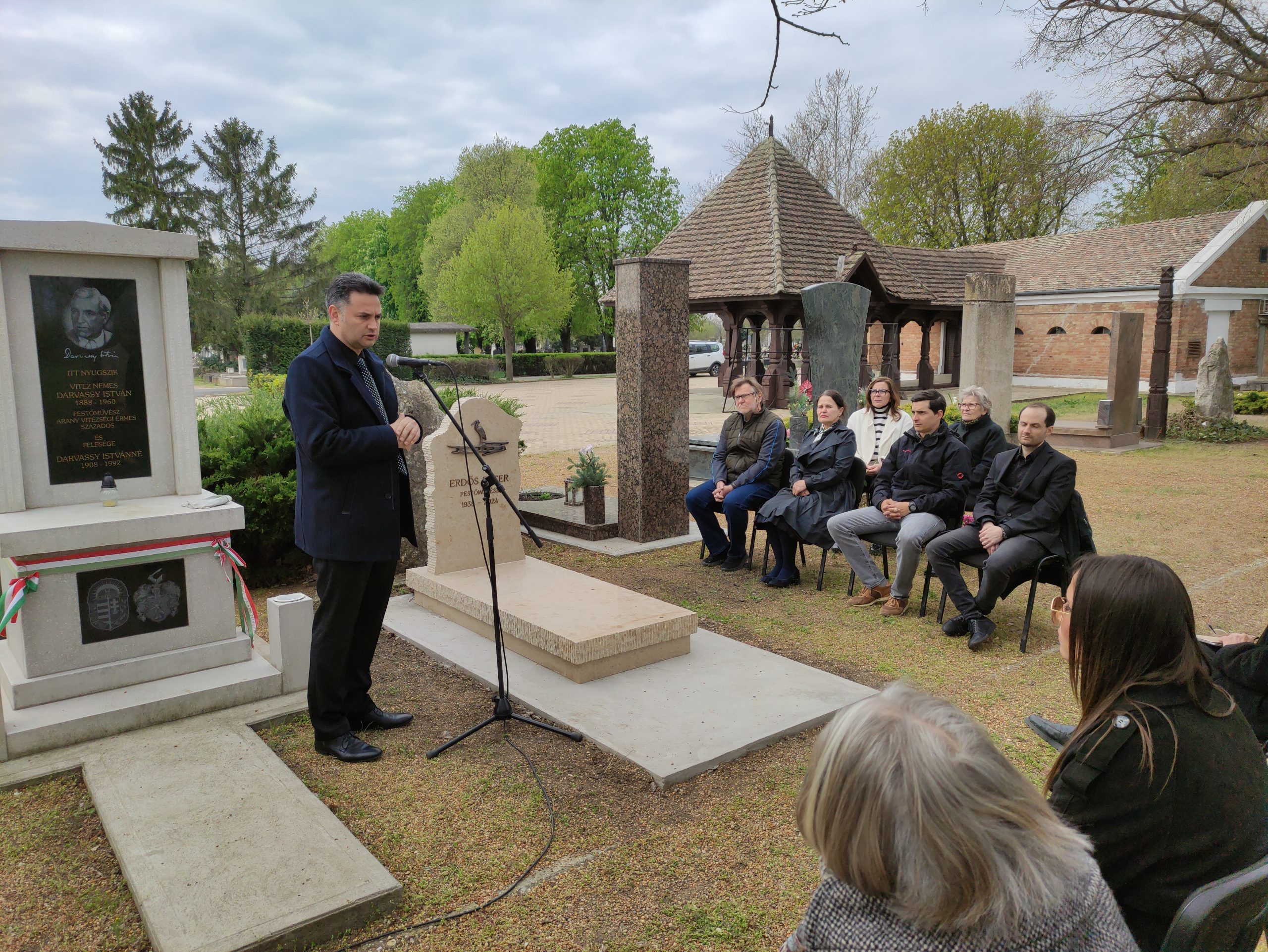 Erdős Péter síremlékavató (31)