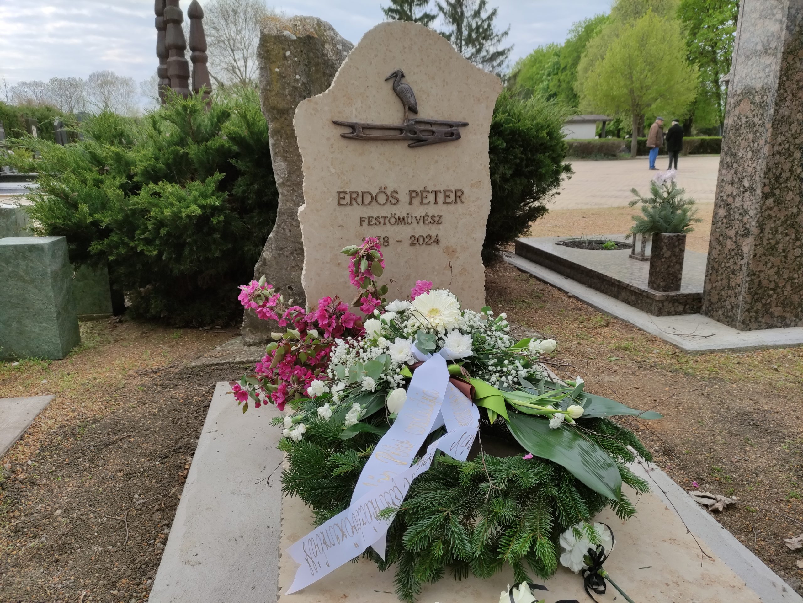 Erdős Péter síremlékavató (56)