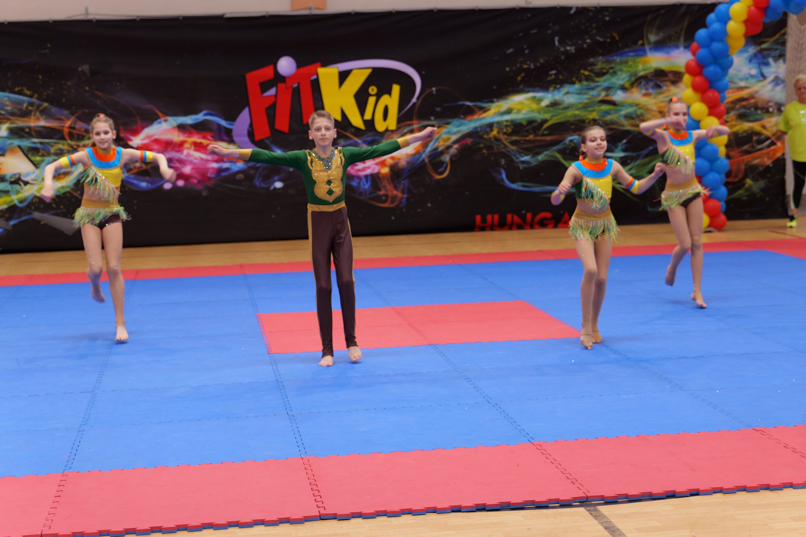 Fit kid és köszöntés (114)