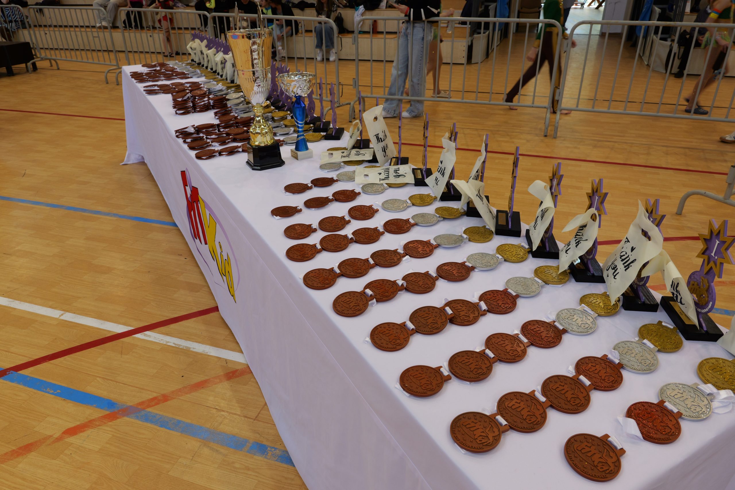 Fit kid és köszöntés (2)