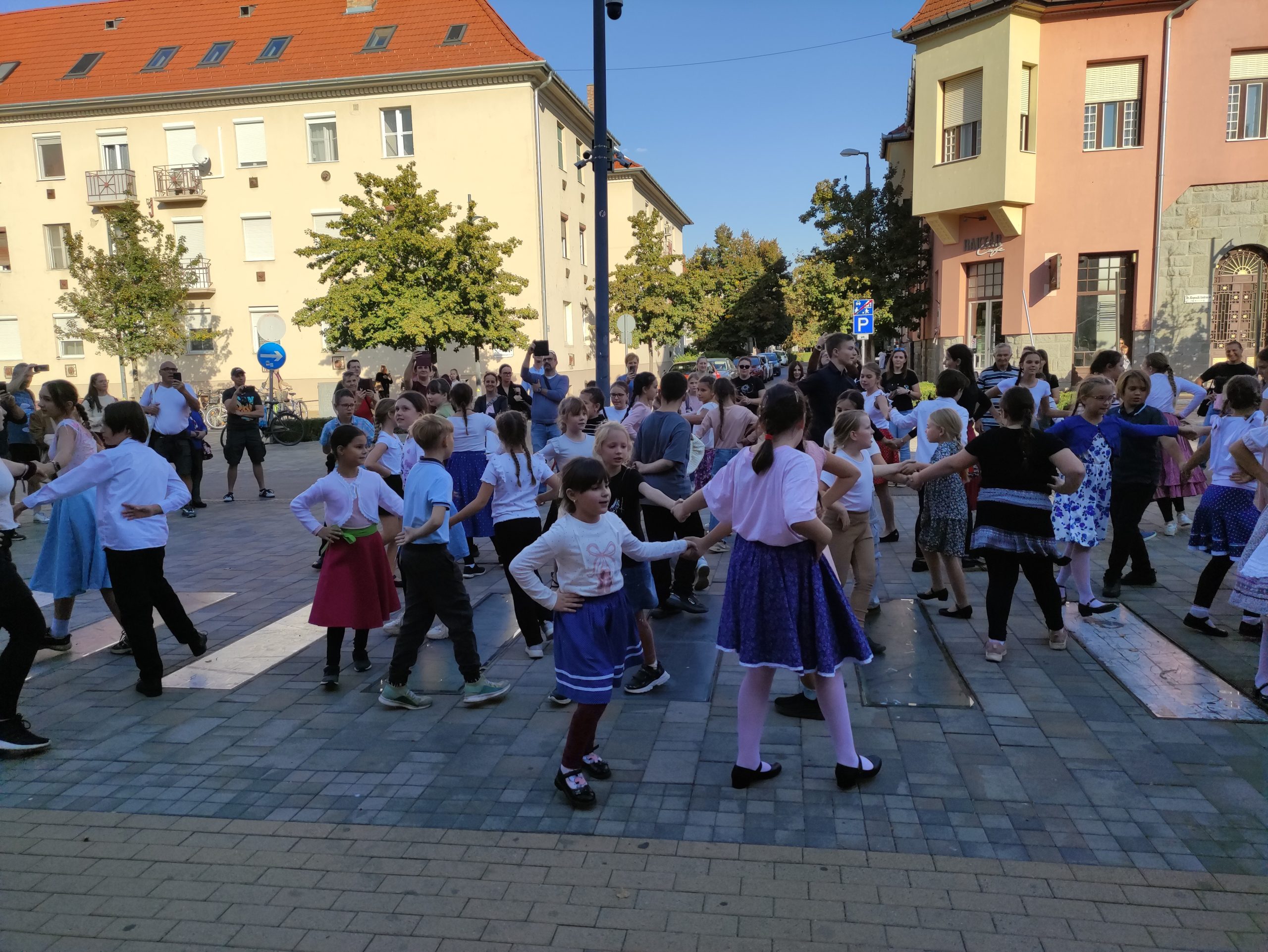Népmese napja az almáskertben (17)
