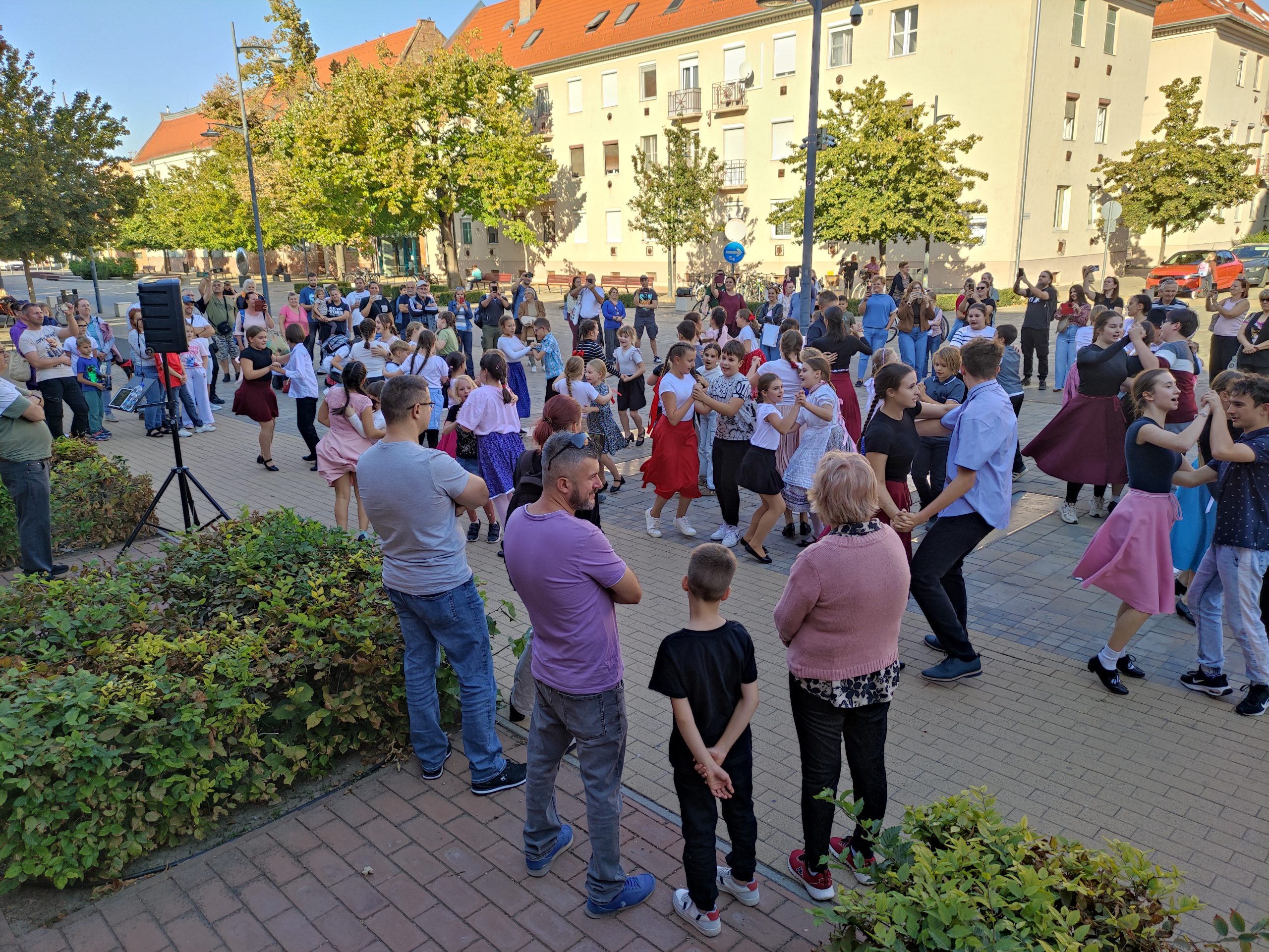 Népmese napja az almáskertben (19)